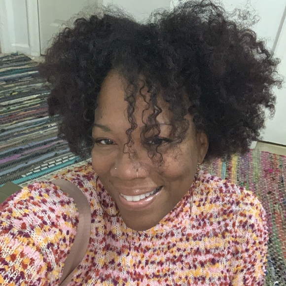 Meet your Posher, Alecia - Picture 1 of 1